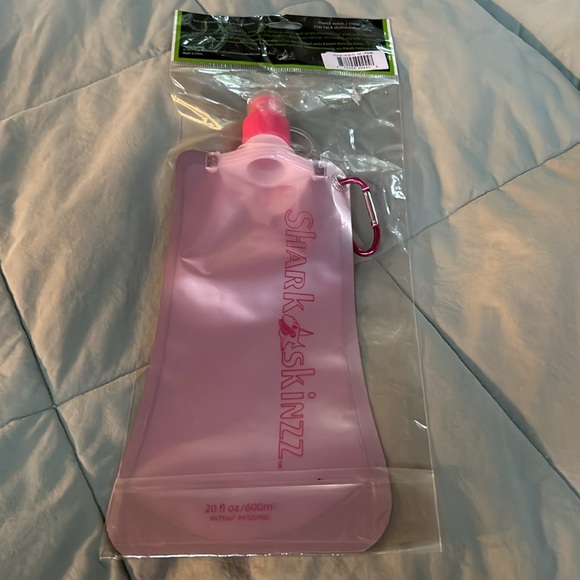 Shark skinzz reusable folding drink ware - Picture 3 of 4